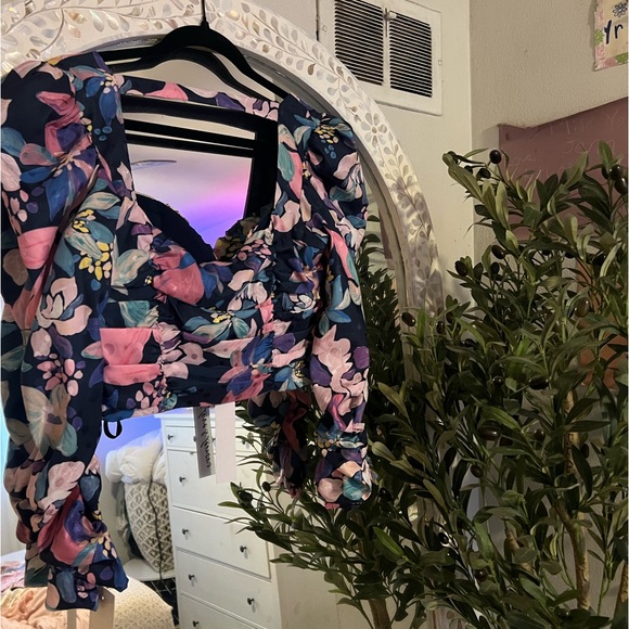 For love and lemons purple floral 3/4 top - Picture 3 of 3